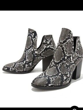 Snake Print Cutout Ankle Booties Gray NIB 41 Size
